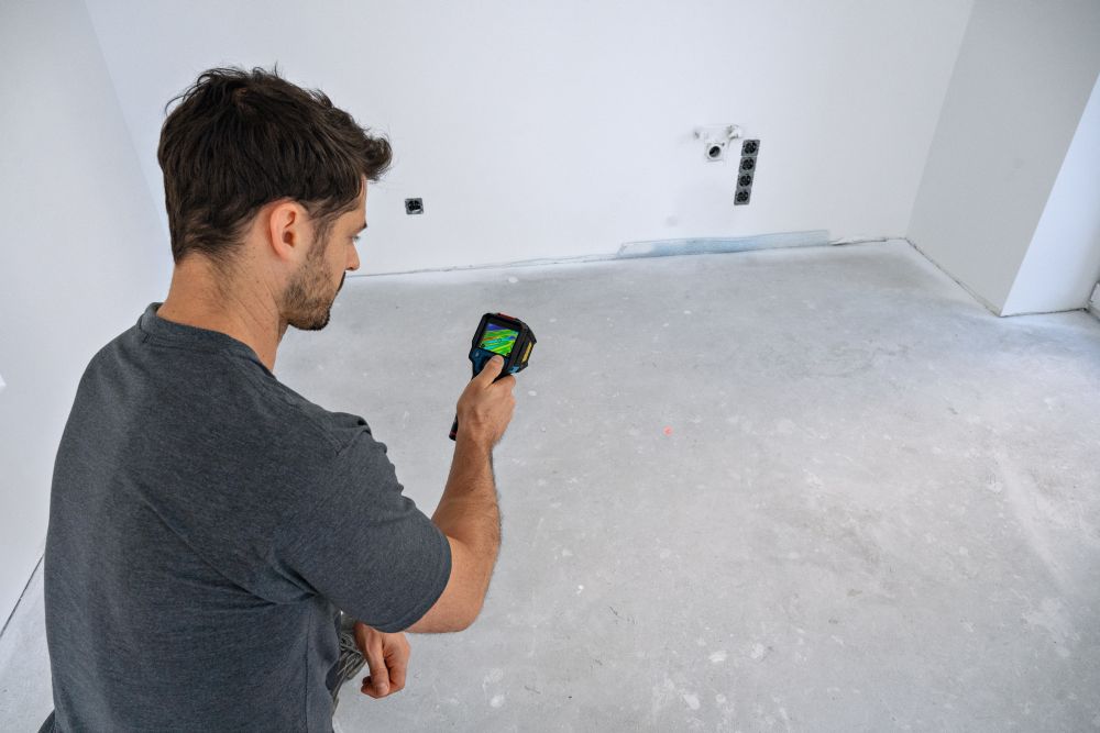 Bosch PRO Wärmebildkamera GTC 12V-450-13, AA1 Alkaline Akku-Adapter, 4 x 1,5 Batterie (AA) Produktbild img7 L