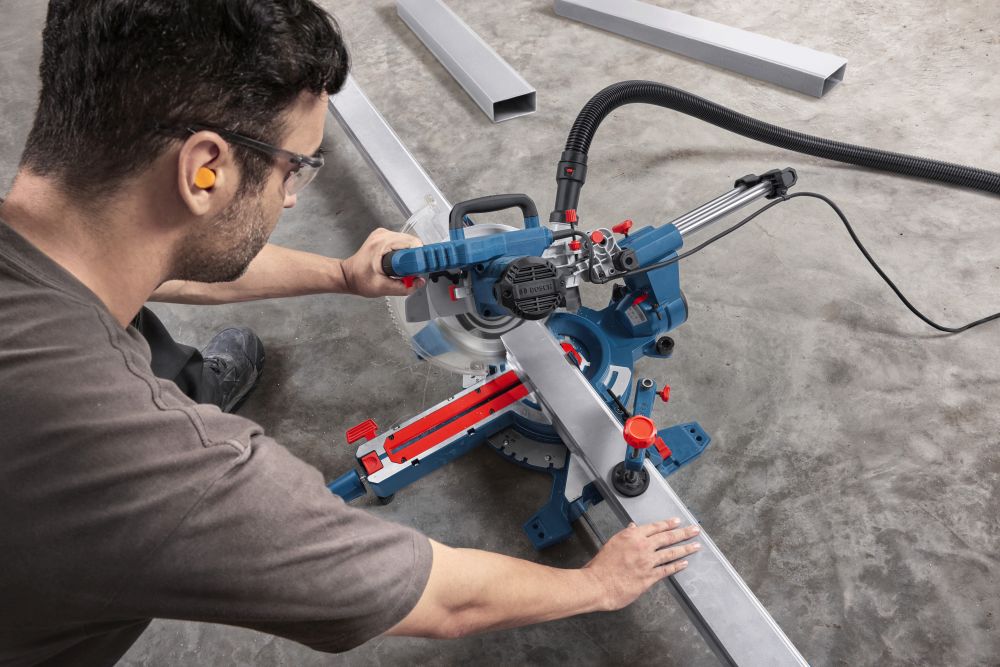 Bosch PRO Kapp- und Gehrungssäge GCM305-216S Produktbild img7 L