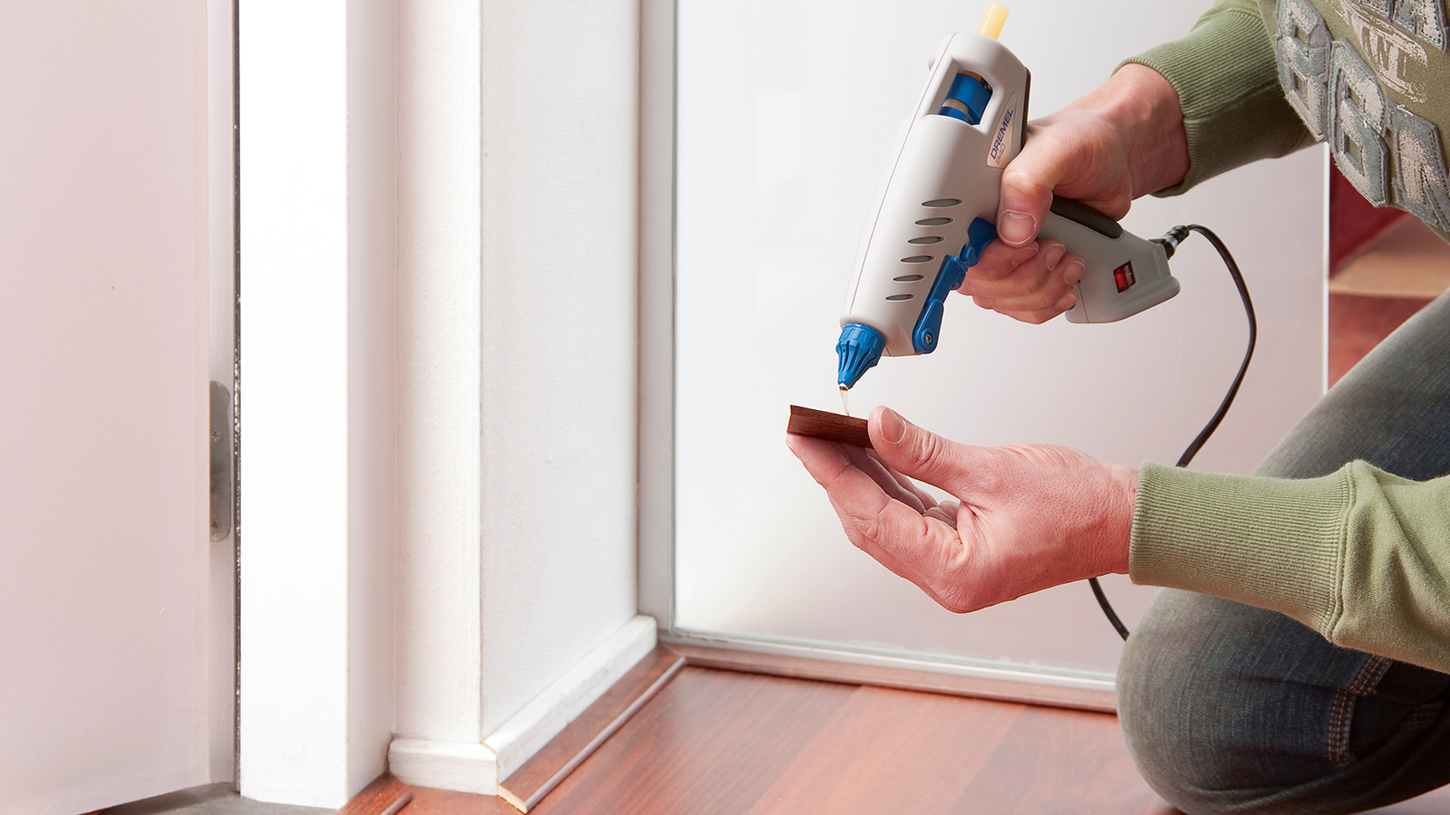 Dremel Heißklebepistole 940-3 Kompaktwerkzeug (195 °C) mit 3 Zubehöre Produktbild img5 L