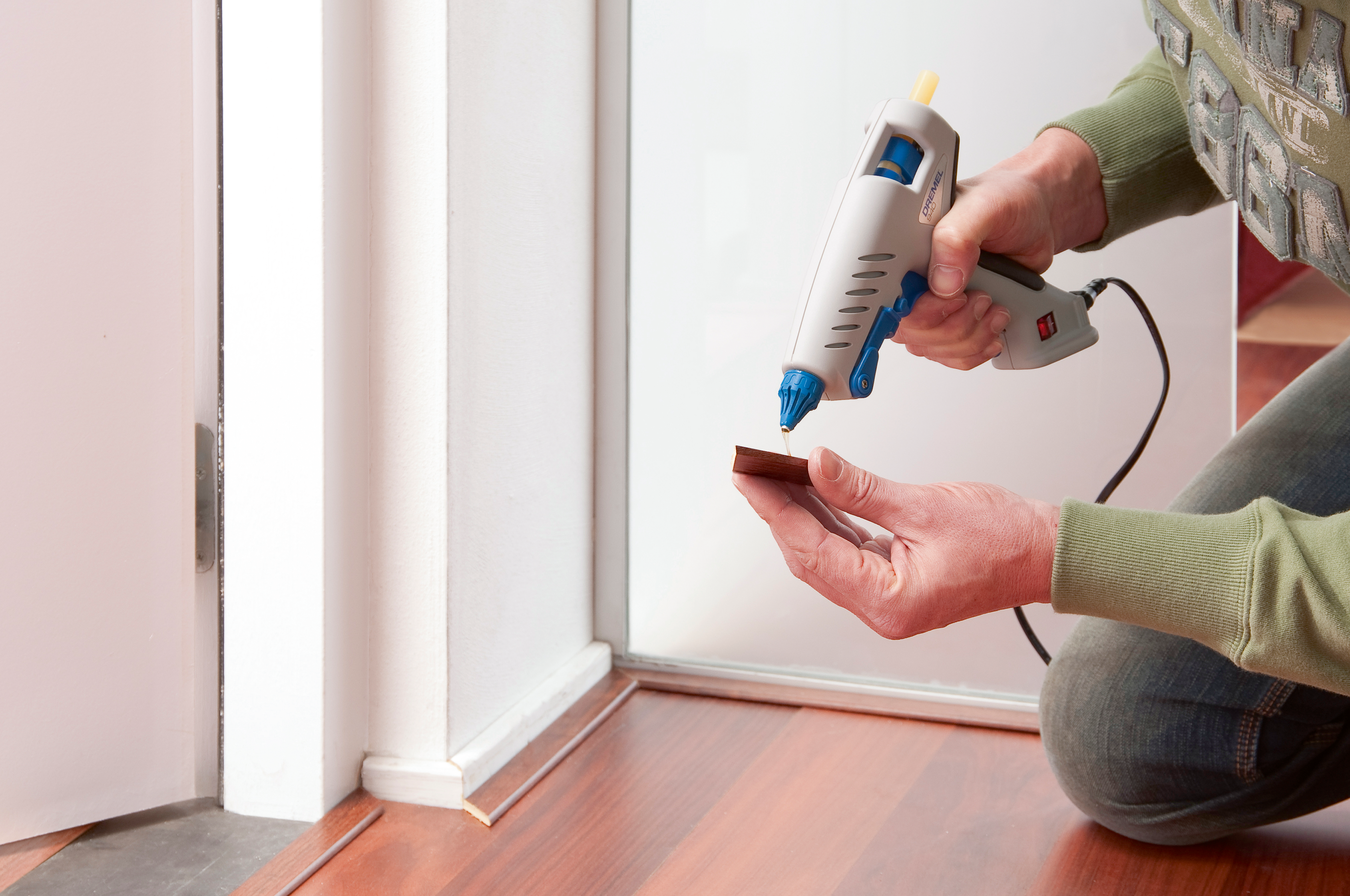 Dremel Heißklebepistole 940-3 Kompaktwerkzeug (195 °C) mit 3 Zubehöre Produktbild img4 L