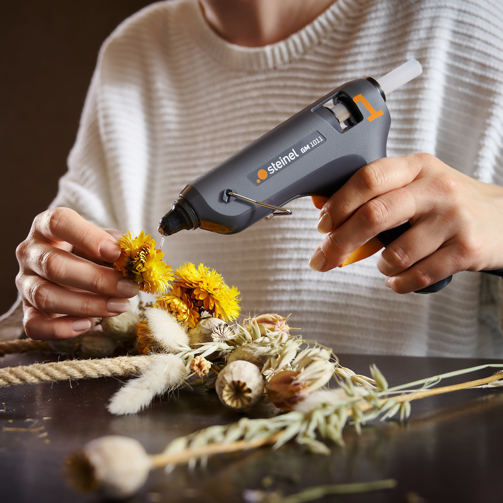 Steinel Heißklebepistole GlueMatic 1011 im Karton Produktbild img3 L