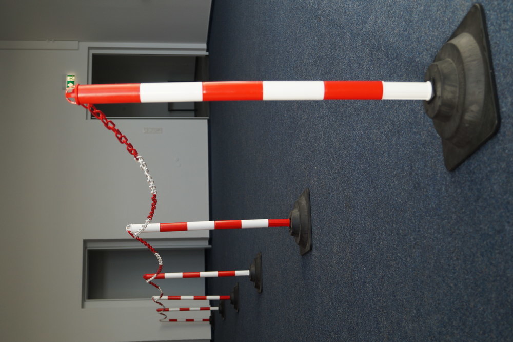 TEMKA Kettenpfostenset EcoMax mit 10 m Absperrkette und 6 Hartgummifüßen Produktbild img4 L